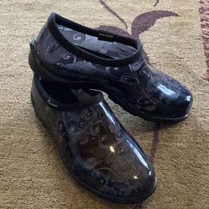 Slogger’s Black Paisley print Women’s Size 9